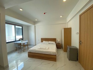 Deluxe Studio | Desk, free WiFi - Ha Nguyen's House (Hue)