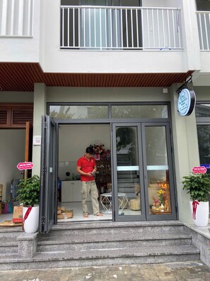 Mặt tiền nơi lưu trú