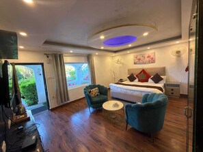 Deluxe Quadruple Room | Free WiFi - Himalayan Retreat Neelkanth (aalukhet)