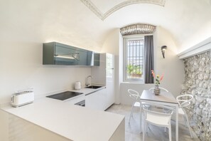 Fridge, microwave, oven, dishwasher - Palazzo Trevignane - La Saletta Verde (San Felice del Benaco)