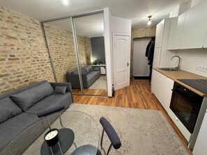 TV - Efficient 20m² Studio – Fully Equipped & Central (Riga)