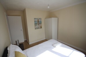 4 quartos, ferros/tábuas de passar roupa, Wi-Fi, roupa de cama