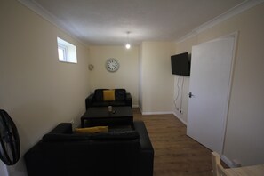 Living area - WhiteHall Place - A spacious three Bedroom Apartment close to Uxbridge station. (Uxbridge)