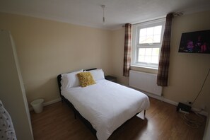 4 Schlafzimmer, Bügeleisen/Bügelbrett, WLAN, Bettwäsche