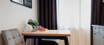 Modern Apartment: AC, Dishwasher & Walk-in Closet