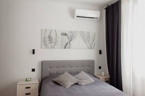 Työpöytä, silitysrauta/-lauta, Wi-Fi, vuodevaatteet