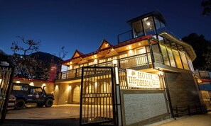 Unclassified image, 4 of 14, button - The Imperial Green  (Nainital)