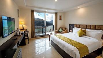 Lake View Room (Private Balcony) | Individually furnished, free WiFi, bed sheets