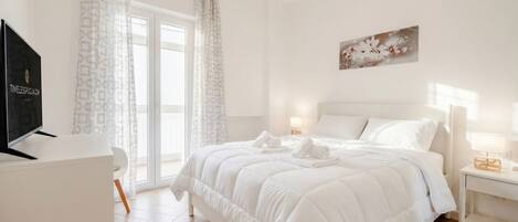 2 chambres, fer et planche à repasser, lit de bébé portatif