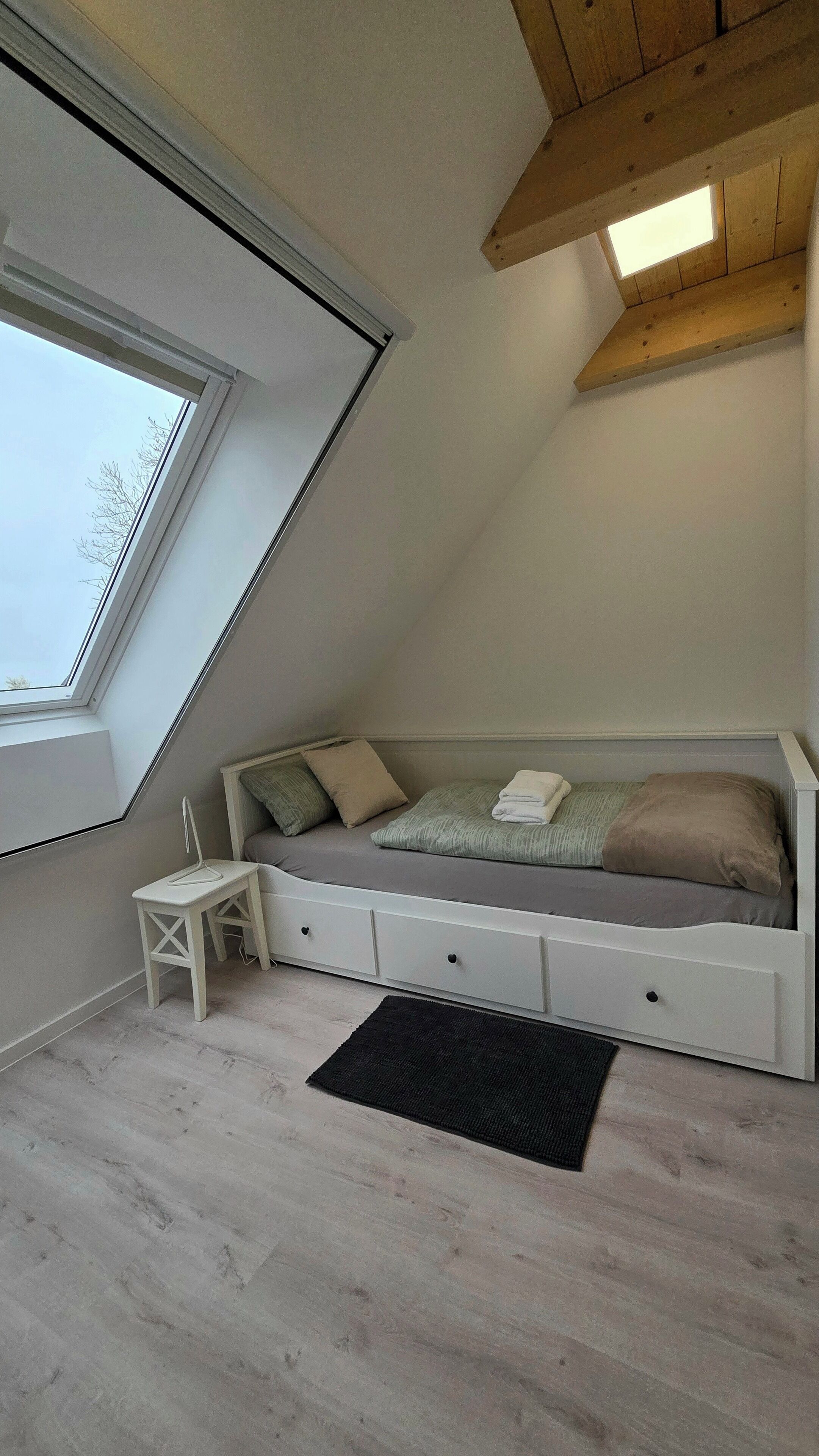 9 عدّة غرف نوم ومكواة/لوح كي وواي فاي وملاءات أسرّة