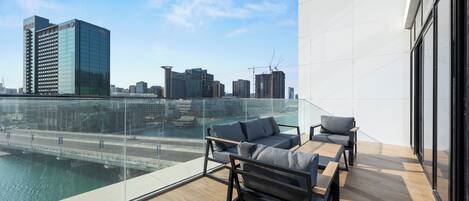 Apartment, Balkon, Meerblick | Unterkunftsgelände