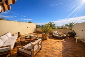 Terrace/patio - T2bis apartment + large50m2 terrace Unobstructed view of the port and islands (Hyères)