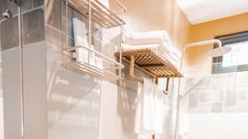 Superior Room, Pool Access | Bathroom | Shower, towels