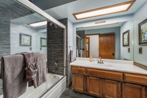 Hair dryer, towels - Grand Regency Retreat (Tahoe Vista)