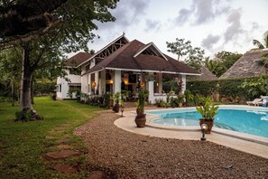 Pool - RIZIKI YANGU HOUSE-4 BEDROOM LUXURIOUS HOUSE (Malindi)