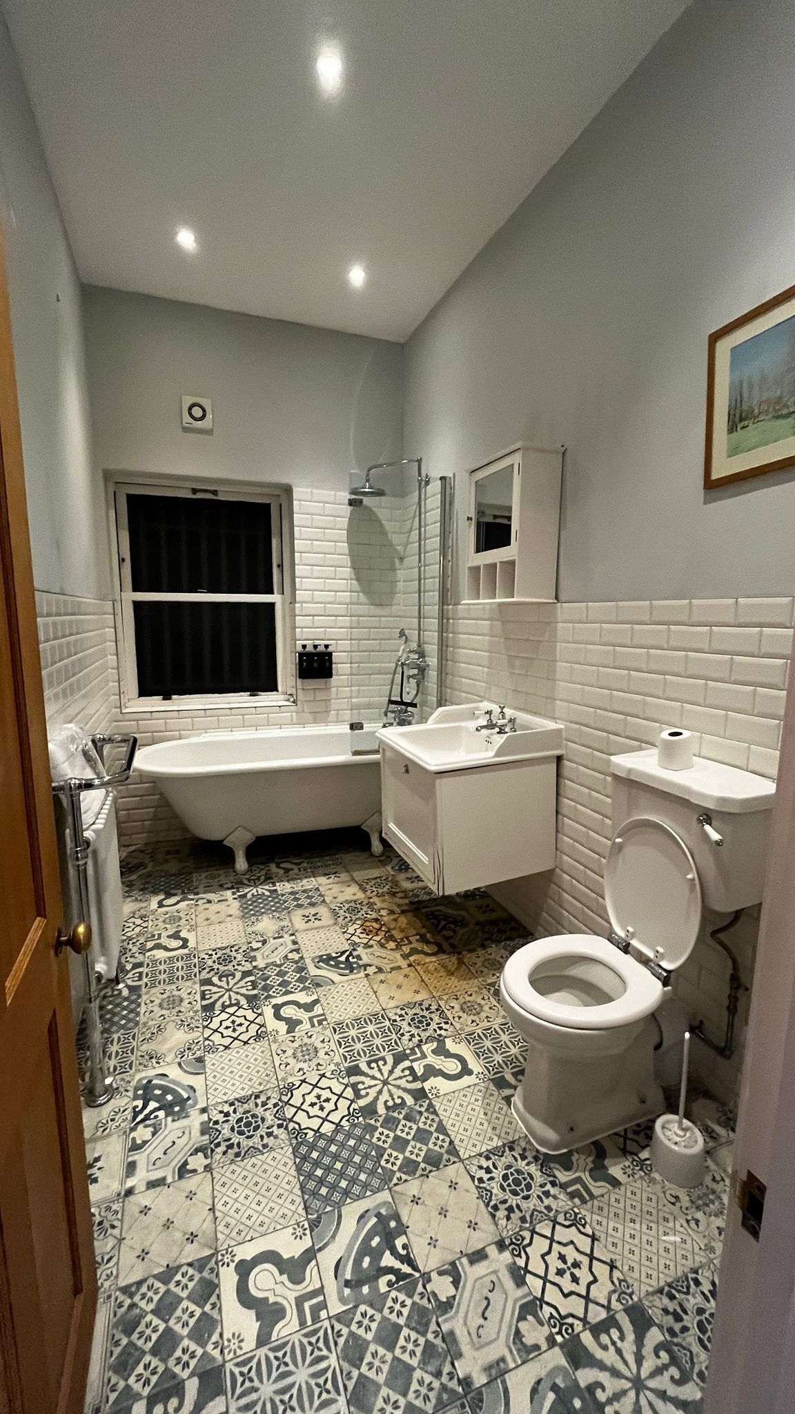 Towels, soap, shampoo, toilet paper