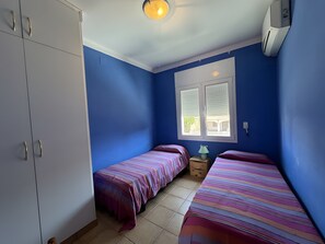 2 habitaciones, tabla de planchar con plancha, wifi y ropa de cama 
