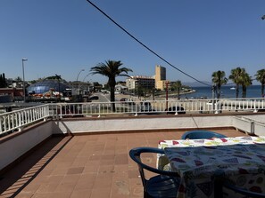 屋外ダイニングエリア