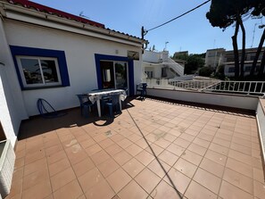 屋外ダイニングエリア