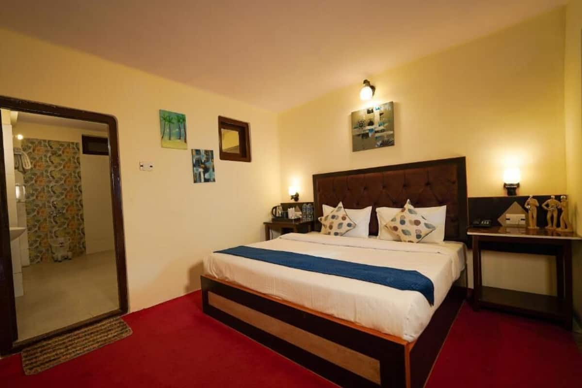 Family Room, Lake View