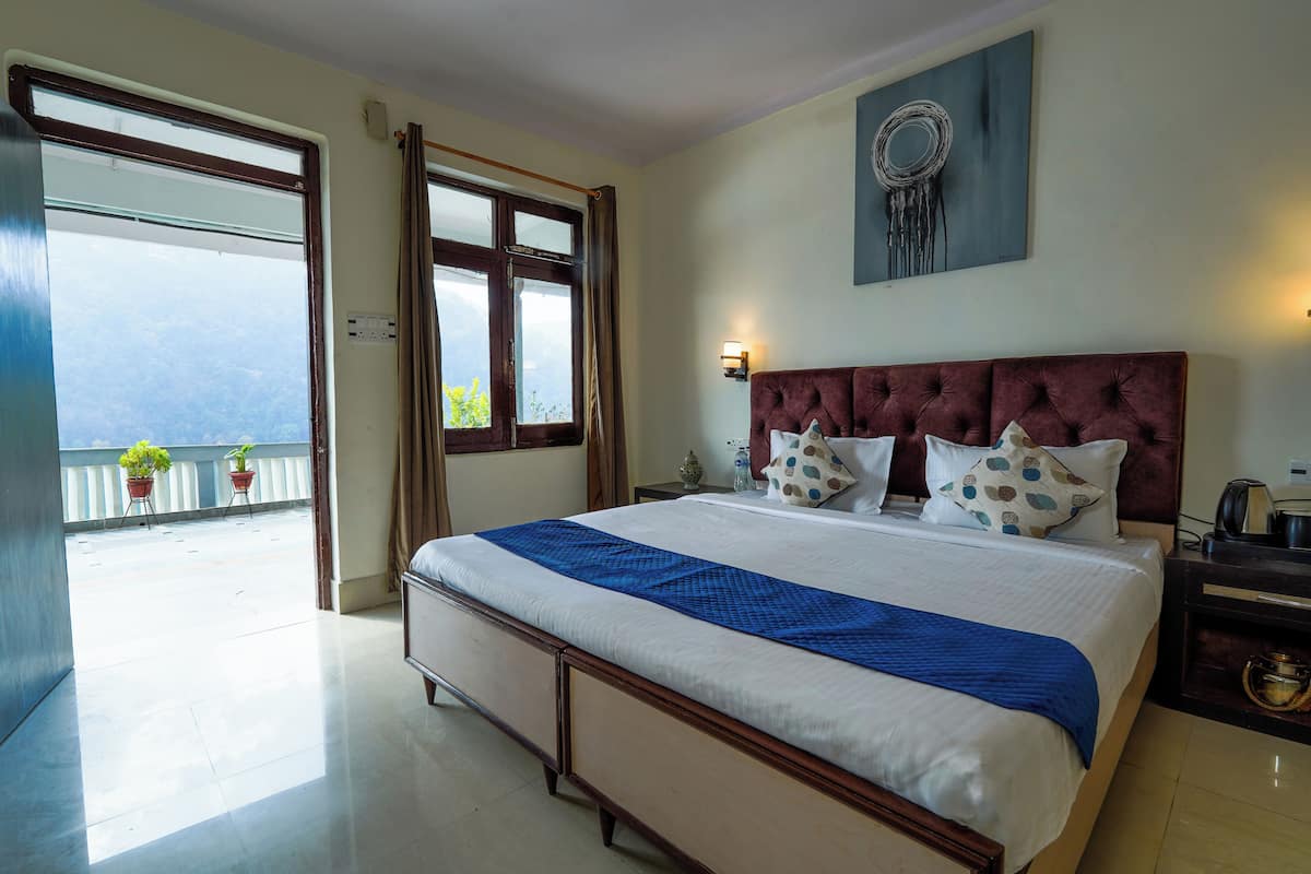 Deluxe Room (Lake View)