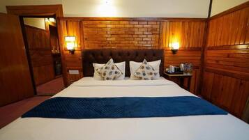 Family Room (Lake View) with a maximum Occupancy of 03