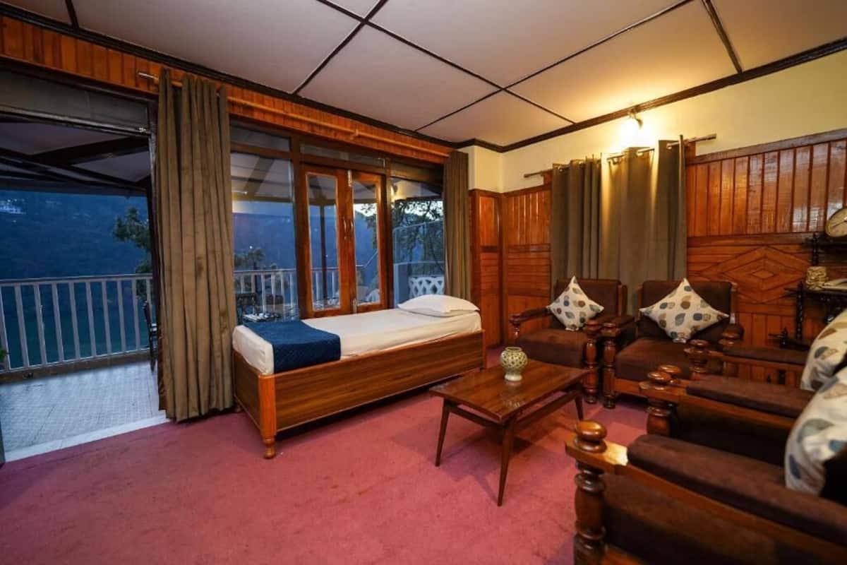 Family Room, Balcony, Lake View