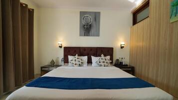 Deluxe Room (Lake View) with a maximum Occupancy of 03