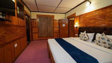 Family Room (Lake View) with a maximum Occupancy of 03 | Iron/ironing board, free WiFi