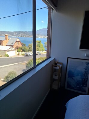 2 bedrooms, desk, iron/ironing board, free WiFi - Bellerive-Spectacular water views-2 Bedrooms-5 minutes walk to beach


 (Bellerive)