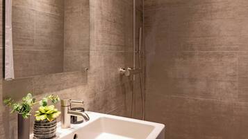 Apartment, 2 Bedrooms, Garden View | Bathroom