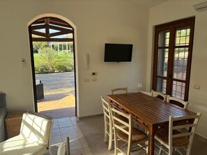 Dining - Villa 5 minutes from sea, swimming pool and olive trees in Capalbio countryside (Giardino)