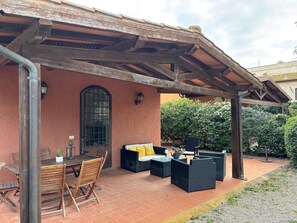 Outdoor dining - Villa 5 minutes from sea, swimming pool and olive trees in Capalbio countryside (Giardino)