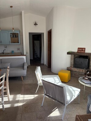 Smart TV - Villa 5 minutes from sea, swimming pool and olive trees in Capalbio countryside (Giardino)