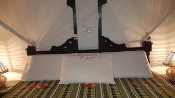 Silitysrauta/-lauta, ilmainen Wi-Fi, vuodevaatteet, pääsy pyörätuolilla