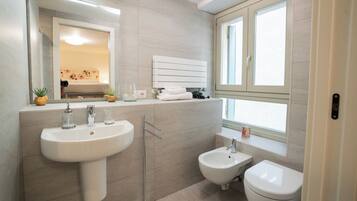 Double Room | Bathroom