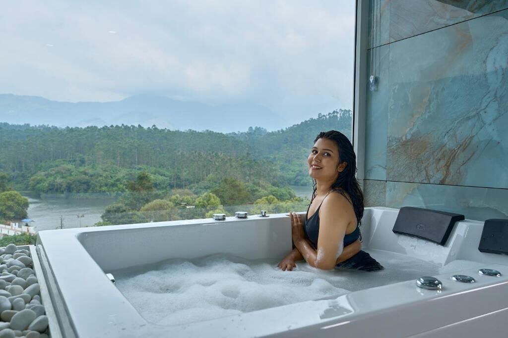 ラグジュアリー スイート バルコニー レイクビュー