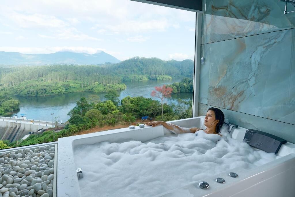 奢華套房, 陽台, 湖景 | 室外 Spa 池