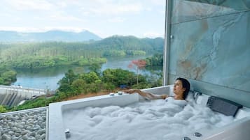 Luxury Suite, Balcony, Lake View | Outdoor spa tub