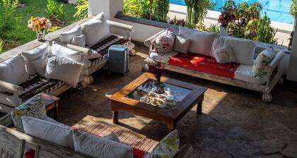 RIZIKI YANGU -Luxury 4 Bedroom House,350 meters from the Marine Park of Malindi