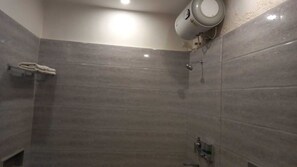 Ducha, toallas, jabón, shampoo