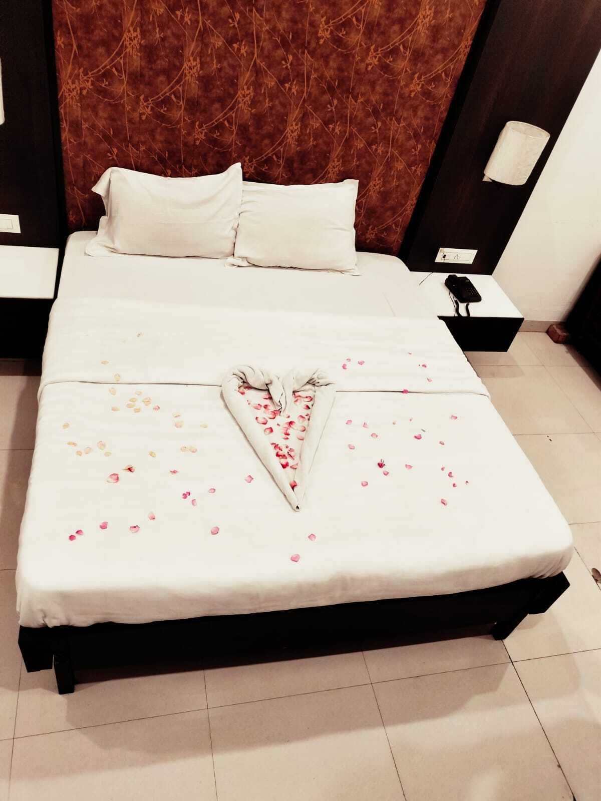 Deluxe Double Room, Balcony, Garden View | Desk, free WiFi
