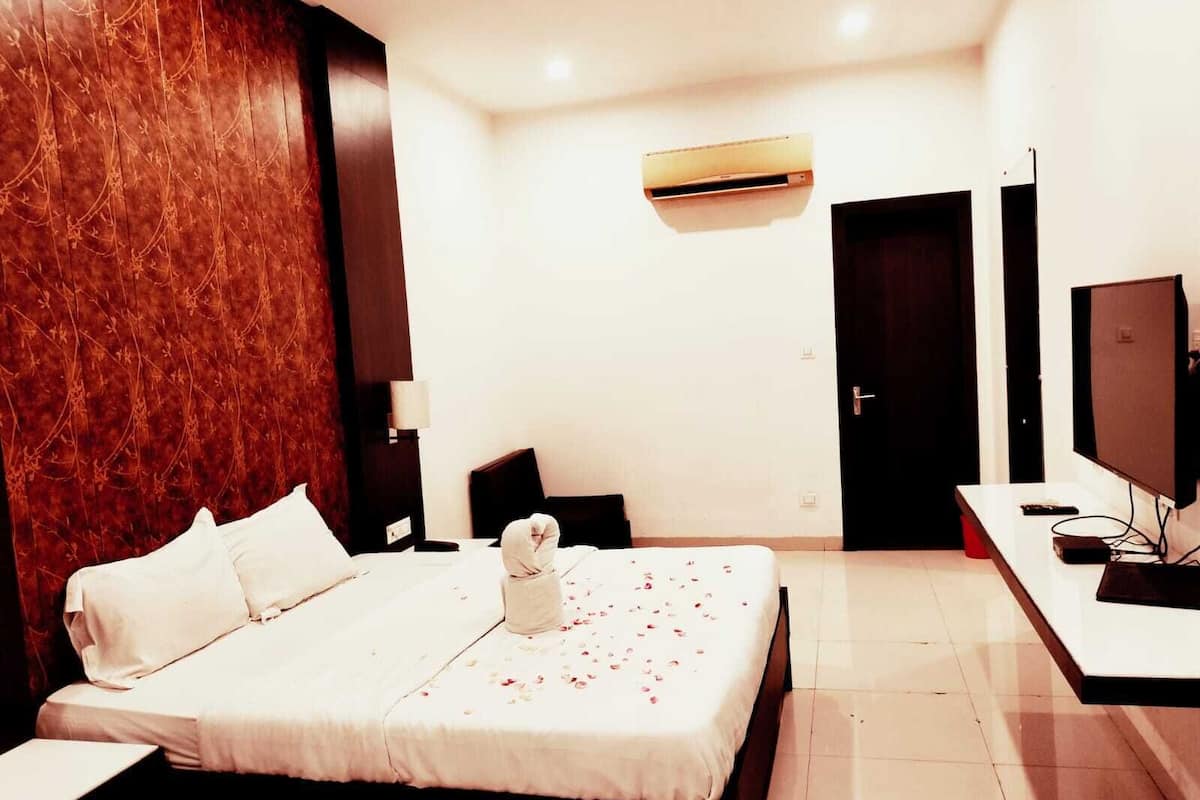 Deluxe Double Room, Balcony, Garden View