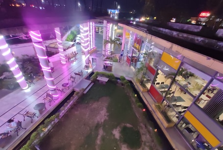 Outdoor dining. EXPRESS FOOD PLAZA