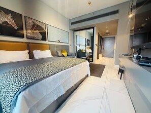 1 bedroom, iron/ironing board, WiFi, bed sheets - MAG 318 Premium Studio, 5 min to Dubai Mall. (Dubai)