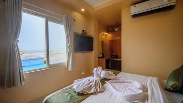 Superior Room | Laptop workspace, WiFi (free), bed sheets