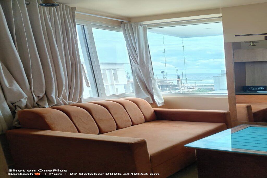 Deluxe-rum | Vardagsrum | 33-tums platt-tv med kabelkanaler