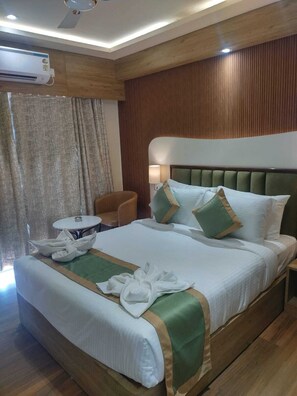 Superior Room | Laptop workspace, free WiFi, bed sheets - WORMWOOD SYNERGY LA BELLA (Brahmagiri)