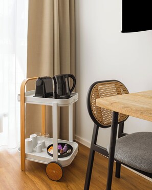 Decoración personalizada, muebles diferentes y escritorio 