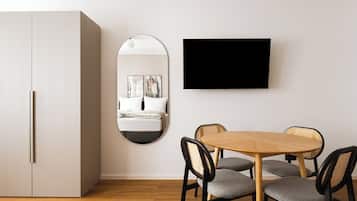 Comfort Suite with Sofa Bed | Individueel gedecoreerd, individueel gemeubileerd, een bureau